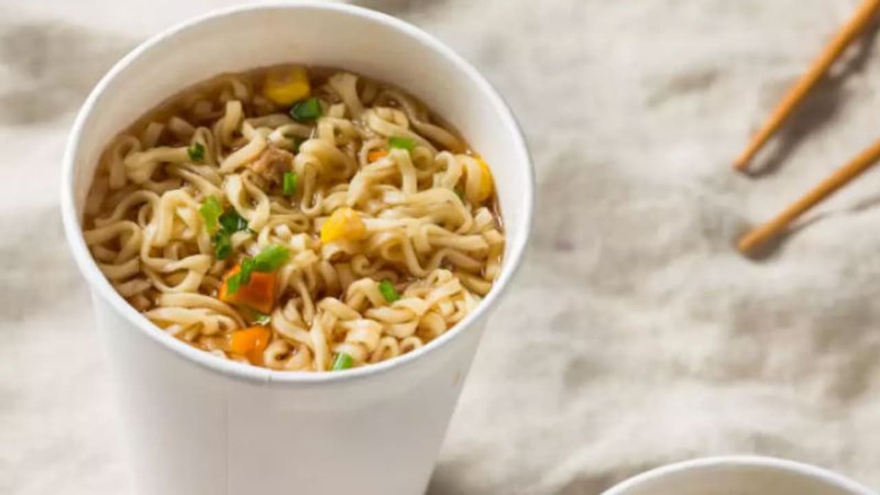 'ഇന്‍സ്റ്റന്റ് ന്യൂഡില്‍സ്' കഴിക്കാറുണ്ടോ? അറിയാം പതിയിരിക്കുന്ന ഈ അപകടം...