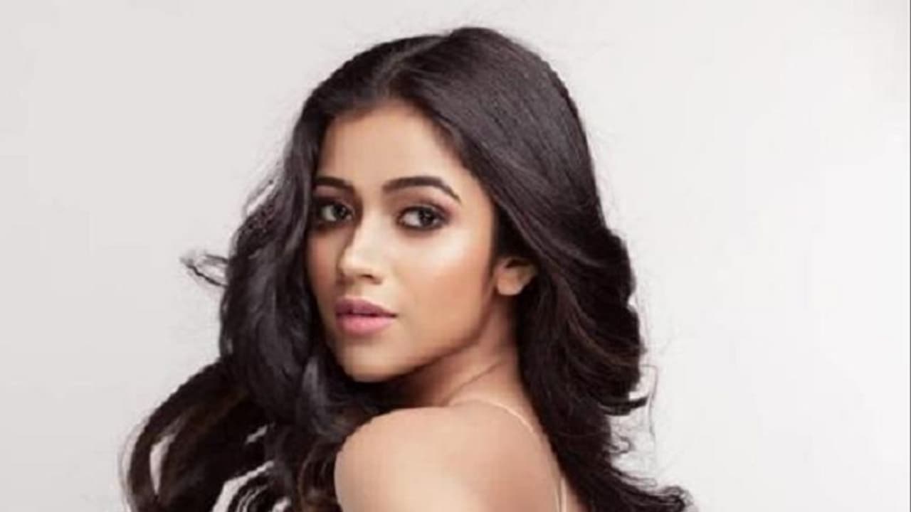 এশিয়া থেকে প্রথমবার মিস ওয়ার্ল্ড টিন খেতাব জিতলেন মুম্বইয়ের সুস্মিতা সিং এশিয়া থেকে প্রথমবার মিস ওয়ার্ল্ড টিন খেতাব জিতলেন মুম্বইয়ের সুস্মিতা সিং