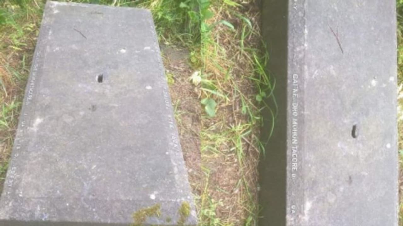 বাঙালির ১৩০ বছরের ভুলের বোঝা কমল, জ্ঞানেন্দ্রমোহনের কবরের সামনে দাঁড়িয়ে আমি বাঙালির ১৩০ বছরের ভুলের বোঝা কমল, জ্ঞানেন্দ্রমোহনের কবরের সামনে দাঁড়িয়ে আমি