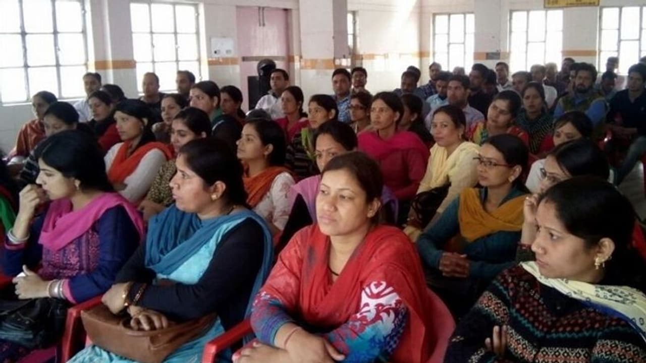 ಜೂ.12 ರಿಂದ ಆ.10 ಶಿಕ್ಷಕರ ವರ್ಗಾವಣೆ ಜೂ.12 ರಿಂದ ಆ.10 ಶಿಕ್ಷಕರ ವರ್ಗಾವಣೆ