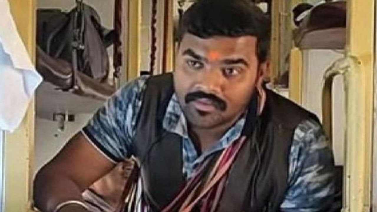 No, hawker caught on Surat train wasn't booked for mimicking politicians; railway ministry clarifies No, hawker caught on Surat train wasn't booked for mimicking politicians; railway ministry clarifies