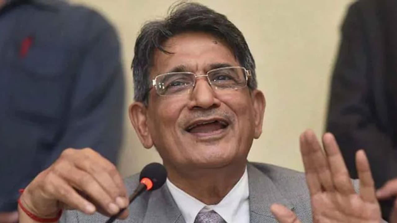 पूर्व चीफ जस्टिस को रिटायर्ड जज से आया फर्जी मेल, लगा 1 लाख का चूना पूर्व चीफ जस्टिस को रिटायर्ड जज से आया फर्जी मेल, लगा 1 लाख का चूना