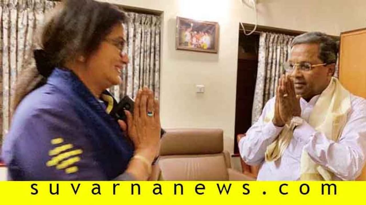 ಸಿದ್ದರಾಮಯ್ಯ ಮಾಸ್ಟರ್ ಪ್ಲಾನ್ : ಕೈ ಹಿಡಿಯುತ್ತಾರಾ ಸುಮಲತಾ? ಸಿದ್ದರಾಮಯ್ಯ ಮಾಸ್ಟರ್ ಪ್ಲಾನ್ : ಕೈ ಹಿಡಿಯುತ್ತಾರಾ ಸುಮಲತಾ?