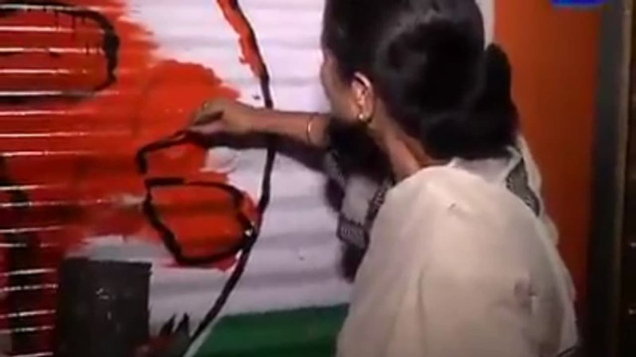 Mamata draws Trinamool symbol on BJP office, claims it belonged to her