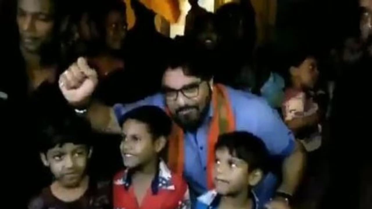 শিশুদের দিয়ে 'জয় শ্রীরাম' বলিয়ে মমতাকে বিঁধলেন বাবুল, দেখুন ভিডিও শিশুদের দিয়ে 'জয় শ্রীরাম' বলিয়ে মমতাকে বিঁধলেন বাবুল, দেখুন ভিডিও