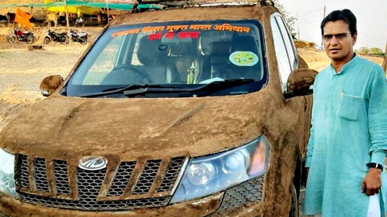 ഏസിക്ക് പകരം കാറില് ചാണകം മെഴുകി ഡോക്ടറും! ഏസിക്ക് പകരം കാറില് ചാണകം മെഴുകി ഡോക്ടറും!