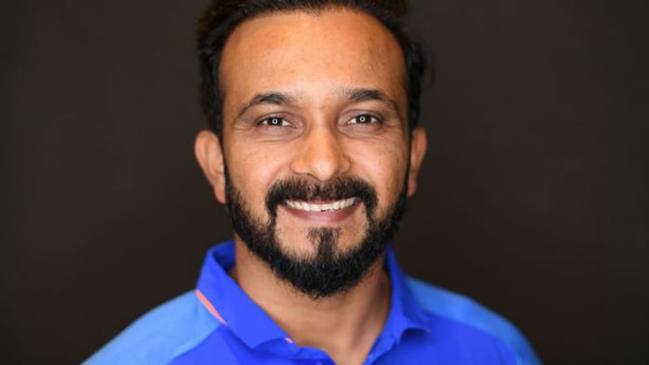 ವಿಶ್ವಕಪ್ 2019: ಫಲಿಸಲಿಲ್ಲ ಕೇದಾರ್ ಜಾಧವ್ ಪ್ರಾರ್ಥನೆ! ವಿಶ್ವಕಪ್ 2019: ಫಲಿಸಲಿಲ್ಲ ಕೇದಾರ್ ಜಾಧವ್ ಪ್ರಾರ್ಥನೆ!