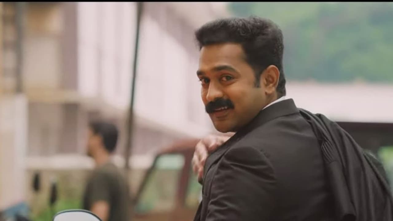 'ഹൈക്കോടതിയിലൊക്കെ തോനെ കേസുള്ള വക്കീല്‍'; 'കക്ഷി: അമ്മിണിപ്പിള്ള' ട്രെയ്‌ലര്‍