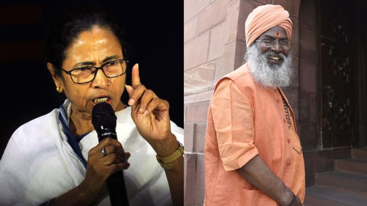 মমতা বন্দোপাধ্যায়কে 'হিরণ্যকশ্যপ' পরিবারের সদস্য বলে সমালোচনার মুখে সাক্ষী মহারাজ! মমতা বন্দোপাধ্যায়কে 'হিরণ্যকশ্যপ' পরিবারের সদস্য বলে সমালোচনার মুখে সাক্ষী মহারাজ!