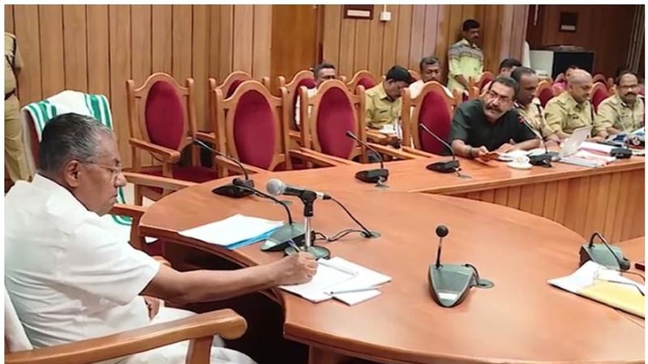 സ്കൂളുകളില് ലഹരി ഉപയോഗം വ്യാപിക്കുന്നു; തടയാന് കര്ശന നിര്ദേശങ്ങളുമായി മുഖ്യമന്ത്രി സ്കൂളുകളില് ലഹരി ഉപയോഗം വ്യാപിക്കുന്നു; തടയാന് കര്ശന നിര്ദേശങ്ങളുമായി മുഖ്യമന്ത്രി