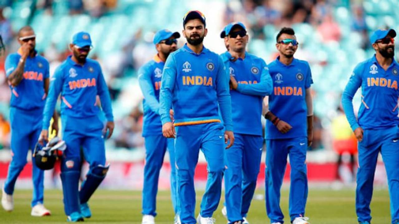 মেন ইন ব্লু কে শুভেচ্ছা ব্লু টাইগার্সদের! কে কী বার্তা দিলেন, দেখুন ভিডিও মেন ইন ব্লু কে শুভেচ্ছা ব্লু টাইগার্সদের! কে কী বার্তা দিলেন, দেখুন ভিডিও