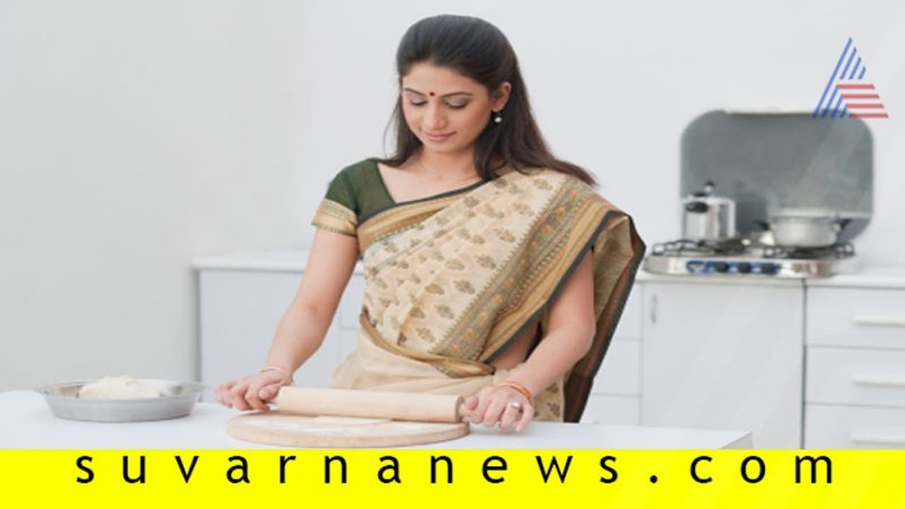 ಉದ್ಯೋಗಸ್ಥ ಮಹಿಳೆಯ ಅಡುಗೆಕೋಣೆಯಲ್ಲಿರಲೇಬೇಕಾದ ಸಾಧನಗಳಿವು ಉದ್ಯೋಗಸ್ಥ ಮಹಿಳೆಯ ಅಡುಗೆಕೋಣೆಯಲ್ಲಿರಲೇಬೇಕಾದ ಸಾಧನಗಳಿವು