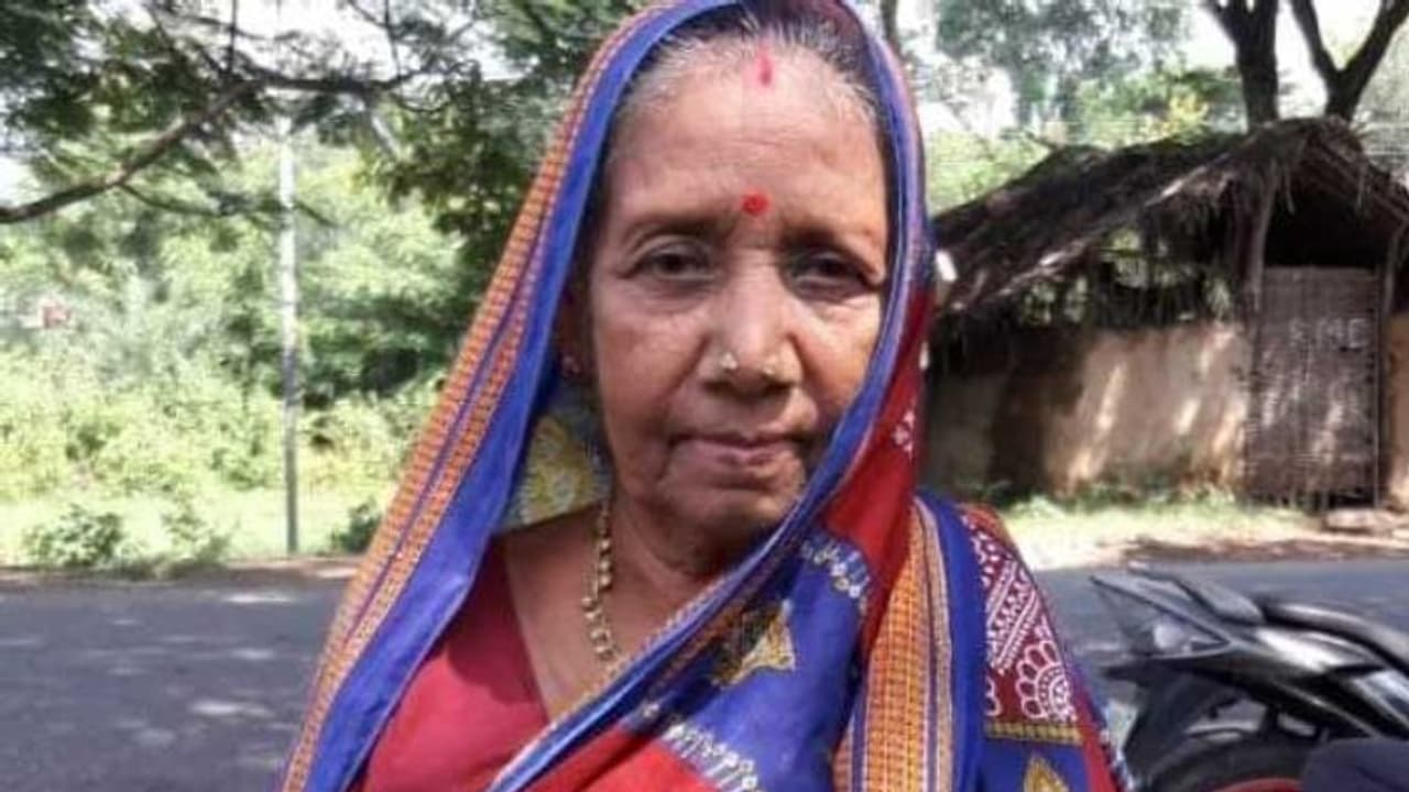 ಅಂಗನವಾಡಿ ಕಾರ‍್ಯಕರ್ತೆ ಈಗ ಲೋಕಸಭಾ ಸಂಸದೆ!