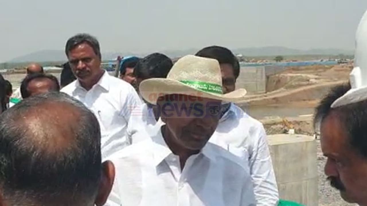 కాళేశ్వరం పర్యటన... సీఎం కేసీఆర్ ఏరియల్ సర్వే(వీడియో) కాళేశ్వరం పర్యటన... సీఎం కేసీఆర్ ఏరియల్ సర్వే(వీడియో)