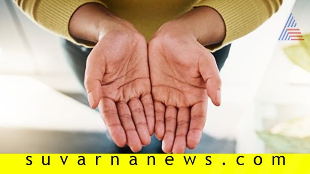 ಕರಾಗ್ರೇ ವಸತೇ ಲಕ್ಷ್ಮೀ ಹೇಳೋ ಬದಲು ಹೀಂಗ್ ಮಾಡ್ತೀರಾ? ಬಿಟ್ ಬಿಡಿ ಬೇಗ..