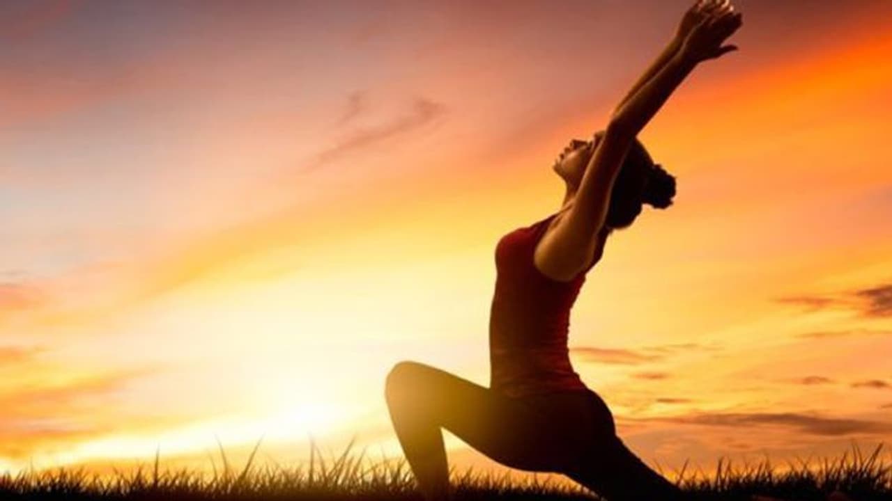 സൂര്യനമസ്കാരം ചെയ്യുന്നതിന്റെ പ്രധാനപ്പെട്ട ഗുണങ്ങൾ സൂര്യനമസ്കാരം ചെയ്യുന്നതിന്റെ പ്രധാനപ്പെട്ട ഗുണങ്ങൾ