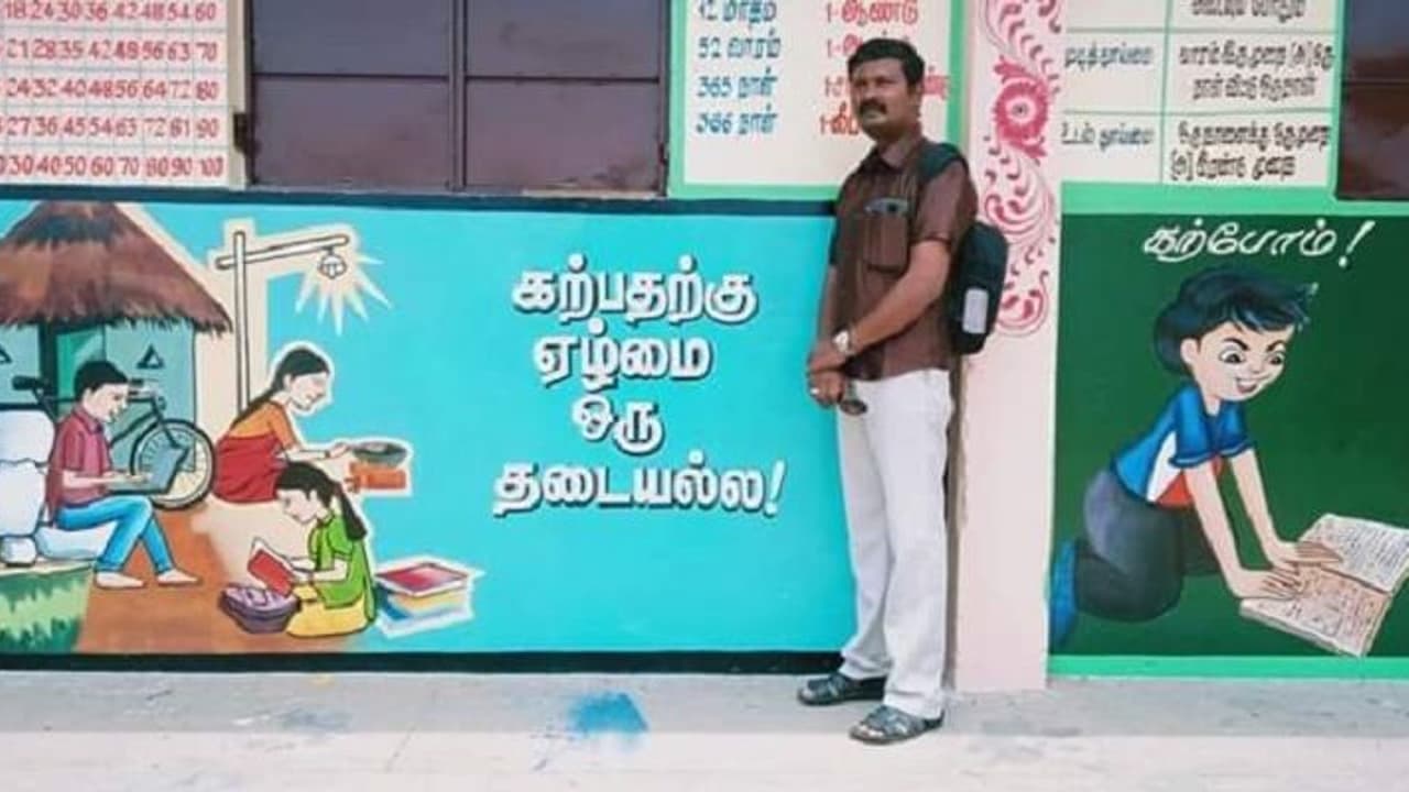 அரசுப் பள்ளியை அழகுறச் செய்த அருமை ஓவியர் !! வைரலாகும் புகைப்படங்கள் !!