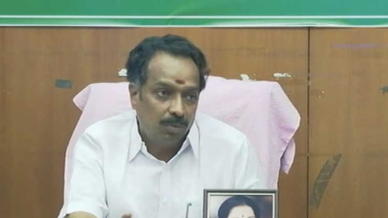 500 electric buses to be introduced in three cities in Tamil Nadu: Transport minister Vijayabhaskar 500 electric buses to be introduced in three cities in Tamil Nadu: Transport minister Vijayabhaskar