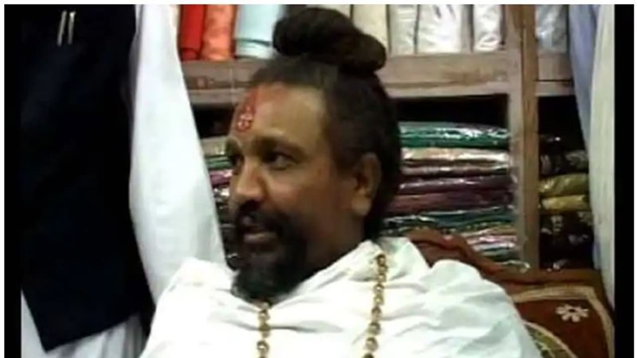 ഹെലികോപ്റ്റര് വേണമെന്ന് കമ്പ്യൂട്ടര് ബാബ; ആവശ്യം ചുമതലയേറ്റ് മിനിറ്റുകള്ക്കുള്ളില് ഹെലികോപ്റ്റര് വേണമെന്ന് കമ്പ്യൂട്ടര് ബാബ; ആവശ്യം ചുമതലയേറ്റ് മിനിറ്റുകള്ക്കുള്ളില്