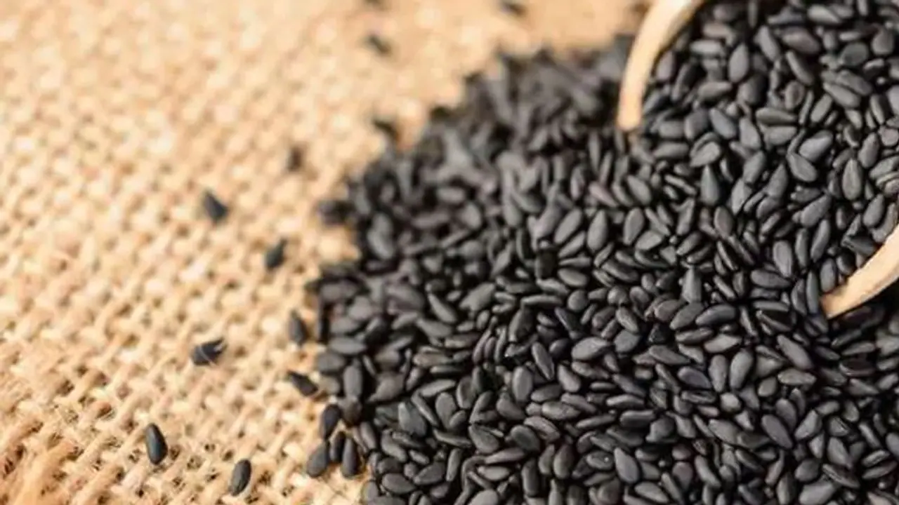 ദിവസവും അൽപം എള്ള് കഴിക്കുന്നത് ശീലമാക്കൂ; ഗുണങ്ങൾ പലതാണ് ദിവസവും അൽപം എള്ള് കഴിക്കുന്നത് ശീലമാക്കൂ; ഗുണങ്ങൾ പലതാണ്