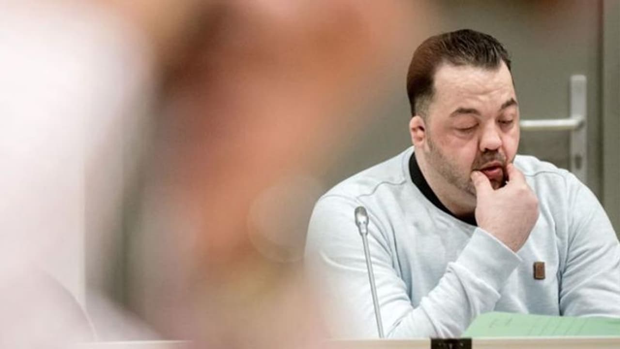 దేవుడిగా ఫీలై 100 మందిని చంపాడు దేవుడిగా ఫీలై 100 మందిని చంపాడు