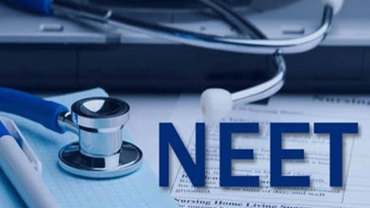 உயிரை கொல்லும் மருத்துவ நீட் தேர்வு... தமிழகத்தில் அடுத்தடுத்து 3 மாணவிகள் தற்கொலை..! உயிரை கொல்லும் மருத்துவ நீட் தேர்வு... தமிழகத்தில் அடுத்தடுத்து 3 மாணவிகள் தற்கொலை..!