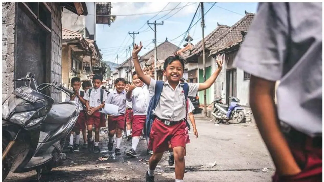 ಶಾಲಾ ಮಕ್ಕಳಿಗೆ ಶೂ, ಸಾಕ್ಸ್‌ ನೀಡಲು ಸಂಪುಟ ಸಭೆ ಒಪ್ಪಿಗೆ