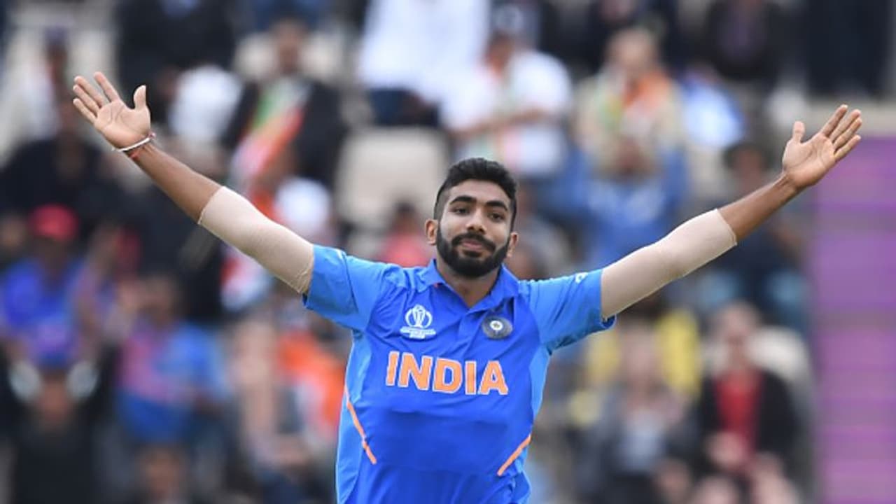 బుమ్రాకు అసలు జాలే లేదు...23 రోజుల్లోనే ఇంత మార్పా: సెహ్వాగ్ సెటైర్ బుమ్రాకు అసలు జాలే లేదు...23 రోజుల్లోనే ఇంత మార్పా: సెహ్వాగ్ సెటైర్