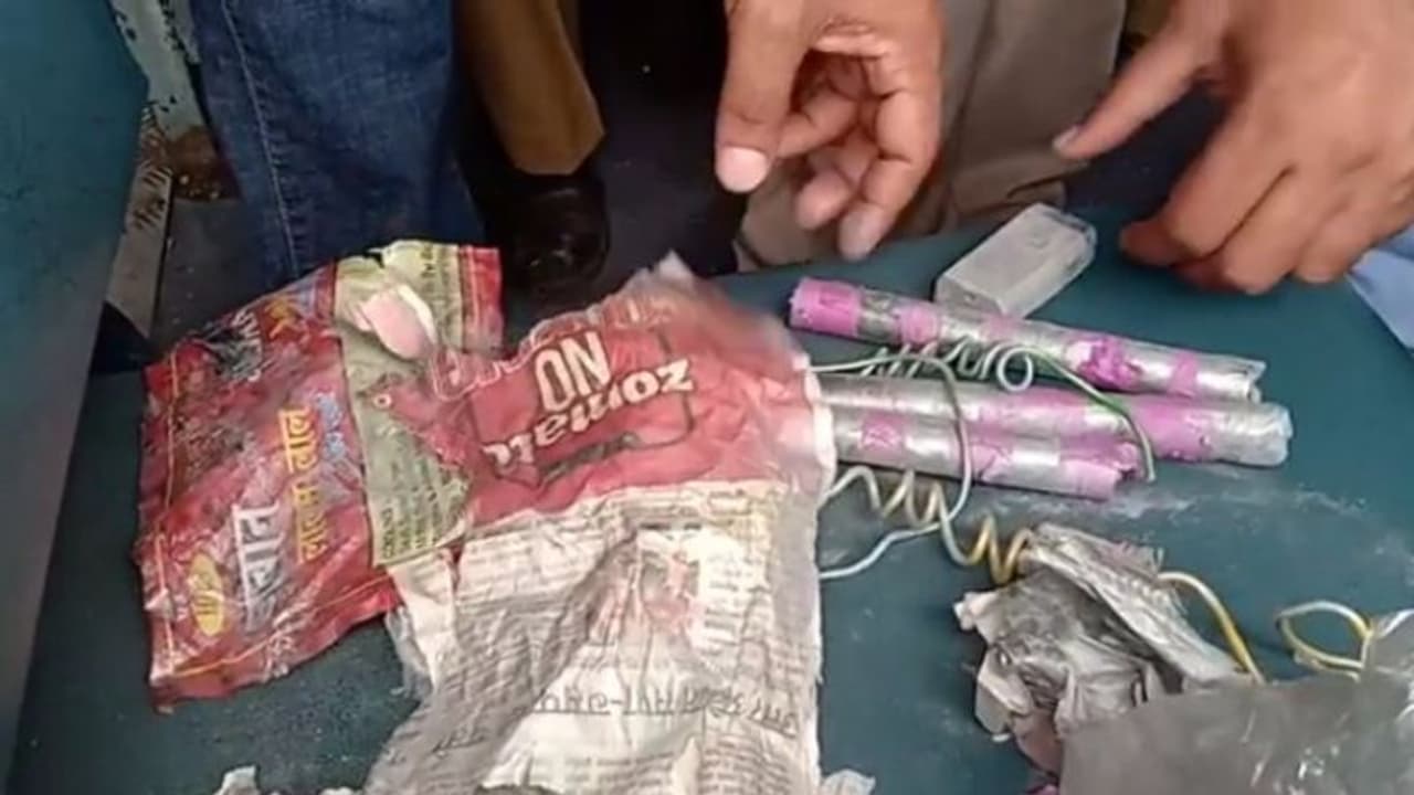 ಪೊಲೀಸ್ ವಶದಲ್ಲಿದ್ದ ಸ್ಫೋಟಕಗಳು ನಾಪತ್ತೆ..! ಪೊಲೀಸ್ ವಶದಲ್ಲಿದ್ದ ಸ್ಫೋಟಕಗಳು ನಾಪತ್ತೆ..!