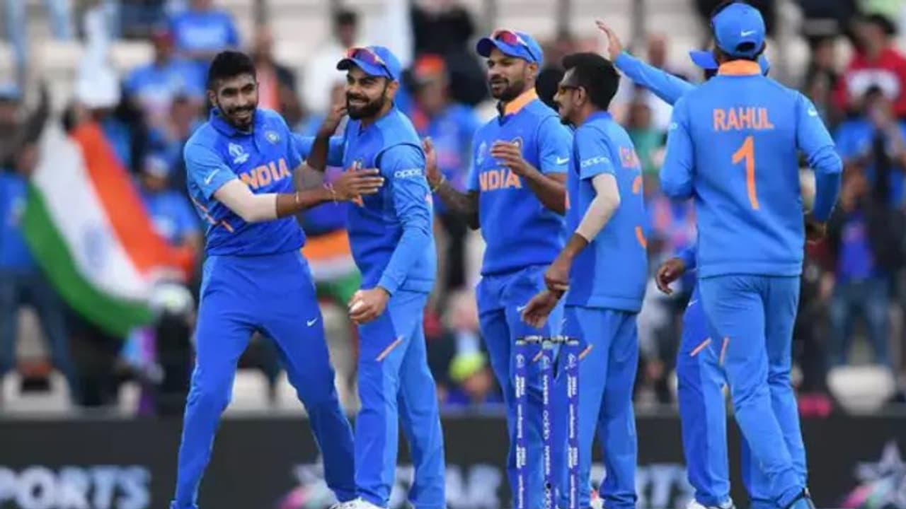 ಕೊಹ್ಲಿ ಧೋನಿಗೆ ಶುಭಕೋರಿದ WWE ಸೂಪರ್ ಸ್ಟಾರ್ ! ಕೊಹ್ಲಿ ಧೋನಿಗೆ ಶುಭಕೋರಿದ WWE ಸೂಪರ್ ಸ್ಟಾರ್ !