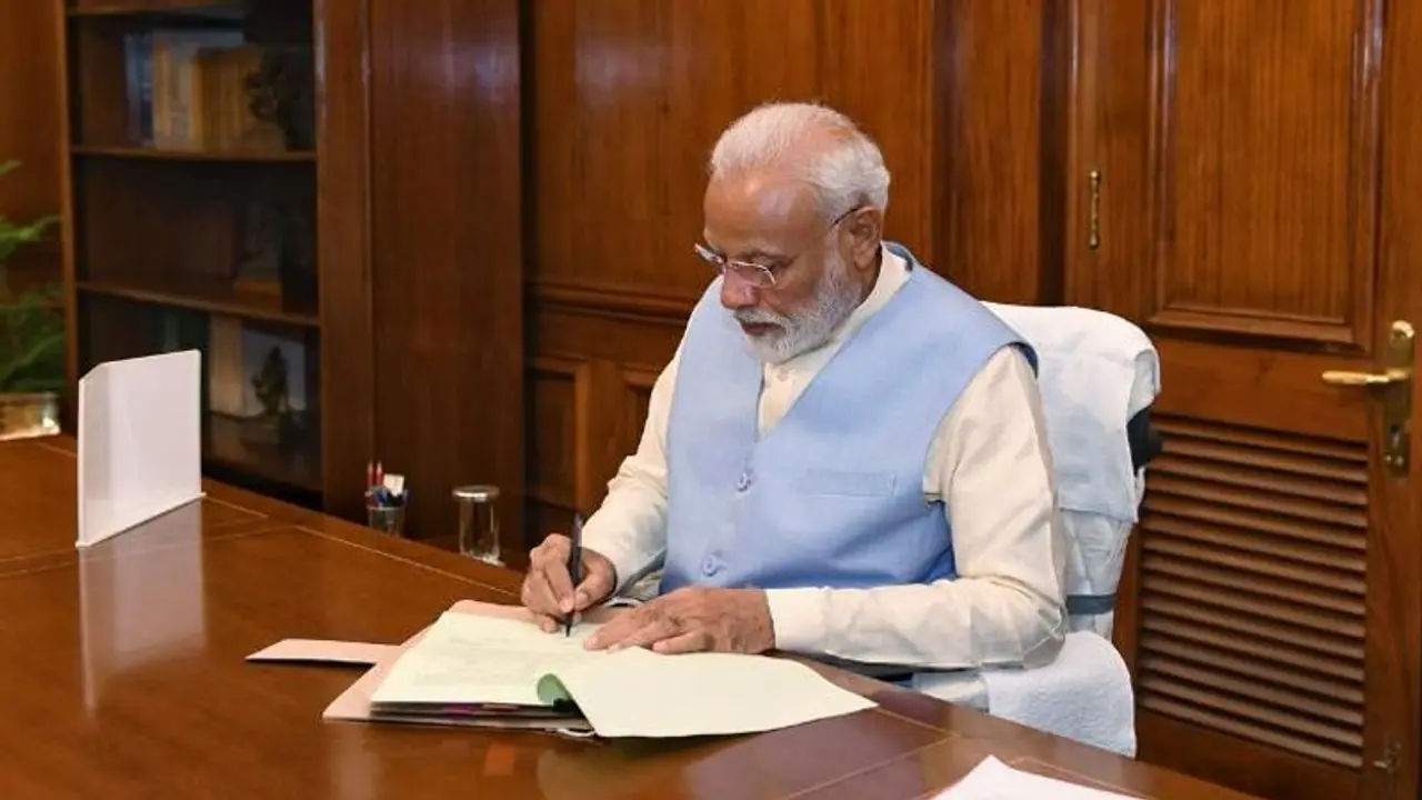अर्थव्यवस्था और रोजगार पर हरकत में मोदी  सरकार, पीएम ने बनाई दो कैबिनेट कमेटियां