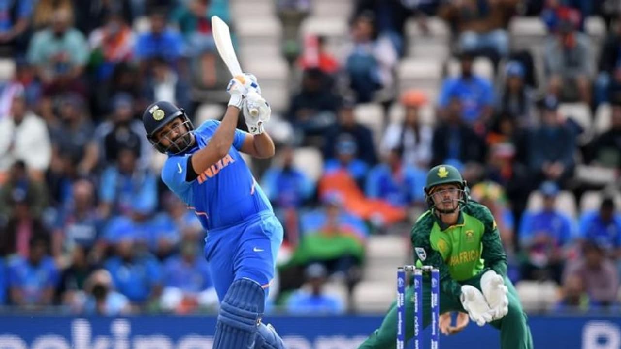 ವಿಶ್ವಕಪ್ 2019: ಸೆಂಚುರಿ ಸಿಡಿಸಿ ದಾಖಲೆ ಬರೆದ ರೋಹಿತ್! ವಿಶ್ವಕಪ್ 2019: ಸೆಂಚುರಿ ಸಿಡಿಸಿ ದಾಖಲೆ ಬರೆದ ರೋಹಿತ್!