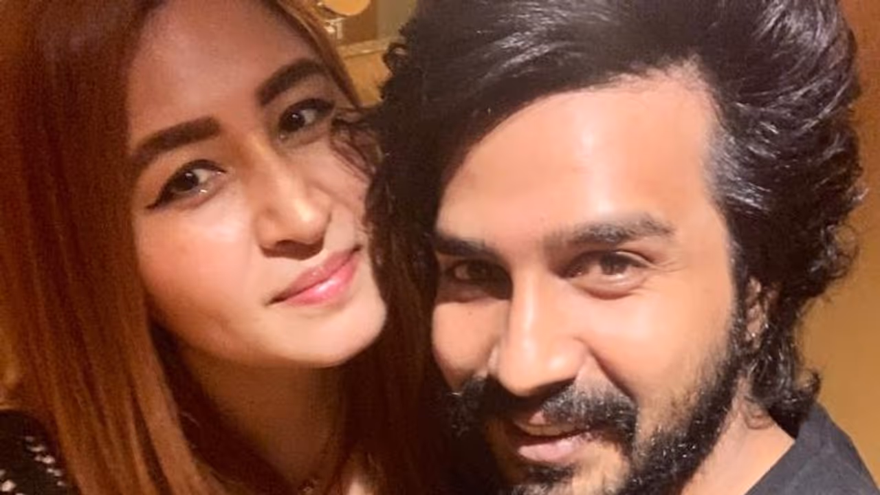 காதலர் தினத்தில் வெளுத்தது விஷ்ணு விஷாலின் சாயம்.... வைரலாகும் காதலியுடனான ஹாட் கிஸ் போட்டோ...! காதலர் தினத்தில் வெளுத்தது விஷ்ணு விஷாலின் சாயம்.... வைரலாகும் காதலியுடனான ஹாட் கிஸ் போட்டோ...!