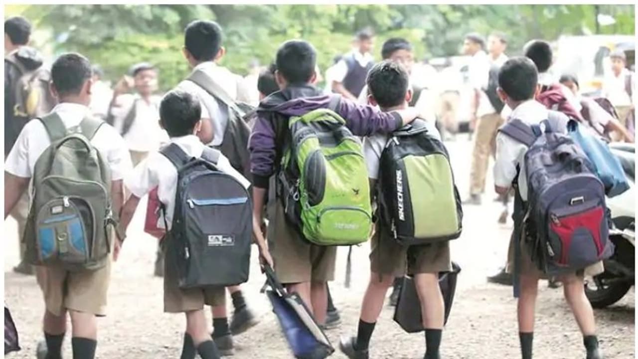 ಕೊಡಗು ಶಾಲೆಗಳಿಗೆ ‘ಮಿಷನರಿ ಪುಸ್ತಕ’ ರವಾನೆ, ವಿವಾದ! ಕೊಡಗು ಶಾಲೆಗಳಿಗೆ ‘ಮಿಷನರಿ ಪುಸ್ತಕ’ ರವಾನೆ, ವಿವಾದ!