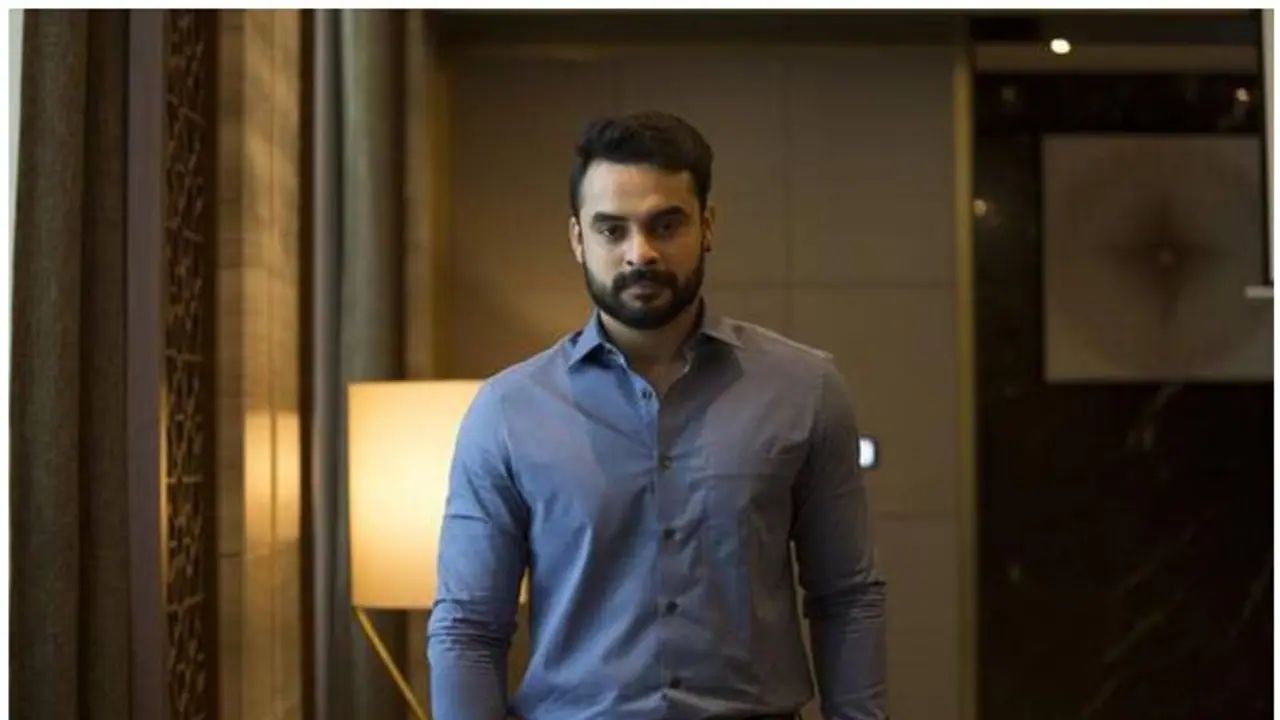 നിപ്പ ബോധവത്ക്കരണം: സിനിമയുടെ പരസ്യമെന്ന് കമന്റ്, മറുപടിയുമായി ടൊവിനോ നിപ്പ ബോധവത്ക്കരണം: സിനിമയുടെ പരസ്യമെന്ന് കമന്റ്, മറുപടിയുമായി ടൊവിനോ