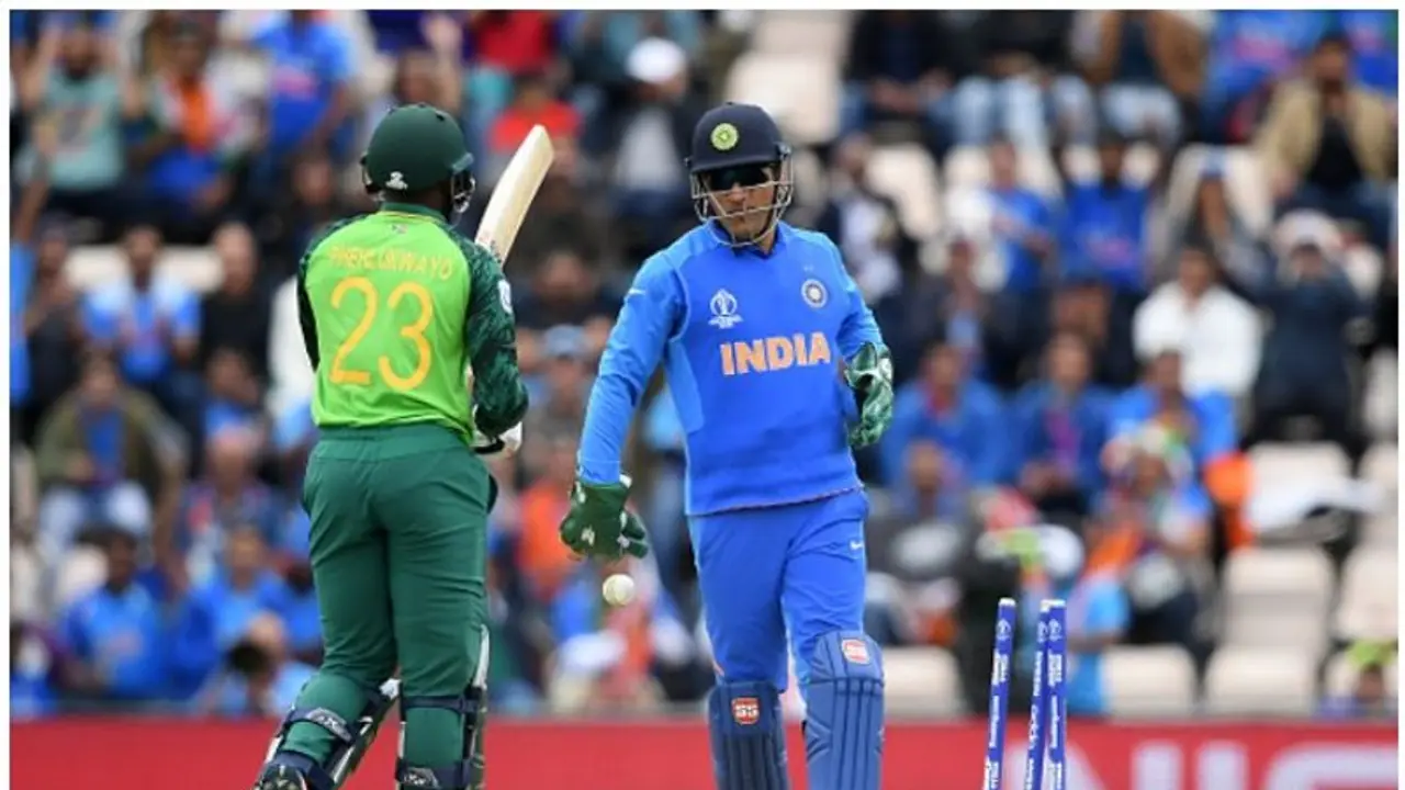 ప్రపంచ కప్ 2019: తొలి మ్యాచ్ లోనే ధోని రికార్డుల మోత ప్రపంచ కప్ 2019: తొలి మ్యాచ్ లోనే ధోని రికార్డుల మోత