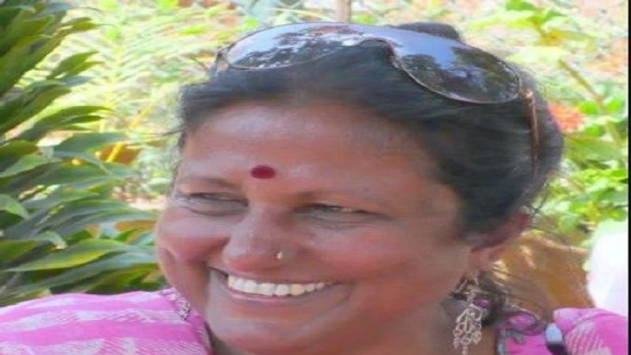 ಪತಿಯ ನೆನಪು ಹಸಿರಾಗಿಡಲು 73 ಸಾವಿರ ಸಸಿ ನೆಟ್ಟ ಪತ್ನಿ! ಪತಿಯ ನೆನಪು ಹಸಿರಾಗಿಡಲು 73 ಸಾವಿರ ಸಸಿ ನೆಟ್ಟ ಪತ್ನಿ!