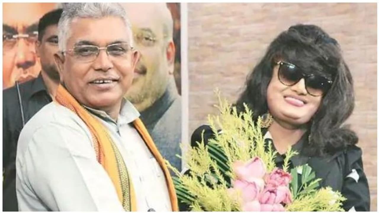 பாஜகவில் இணைந்த பிரபல நடிகை..! சொதப்பல் பதில் கொடுத்து நைசா நகர்ந்த சுவாரஸ்யம்..! பாஜகவில் இணைந்த பிரபல நடிகை..! சொதப்பல் பதில் கொடுத்து நைசா நகர்ந்த சுவாரஸ்யம்..!