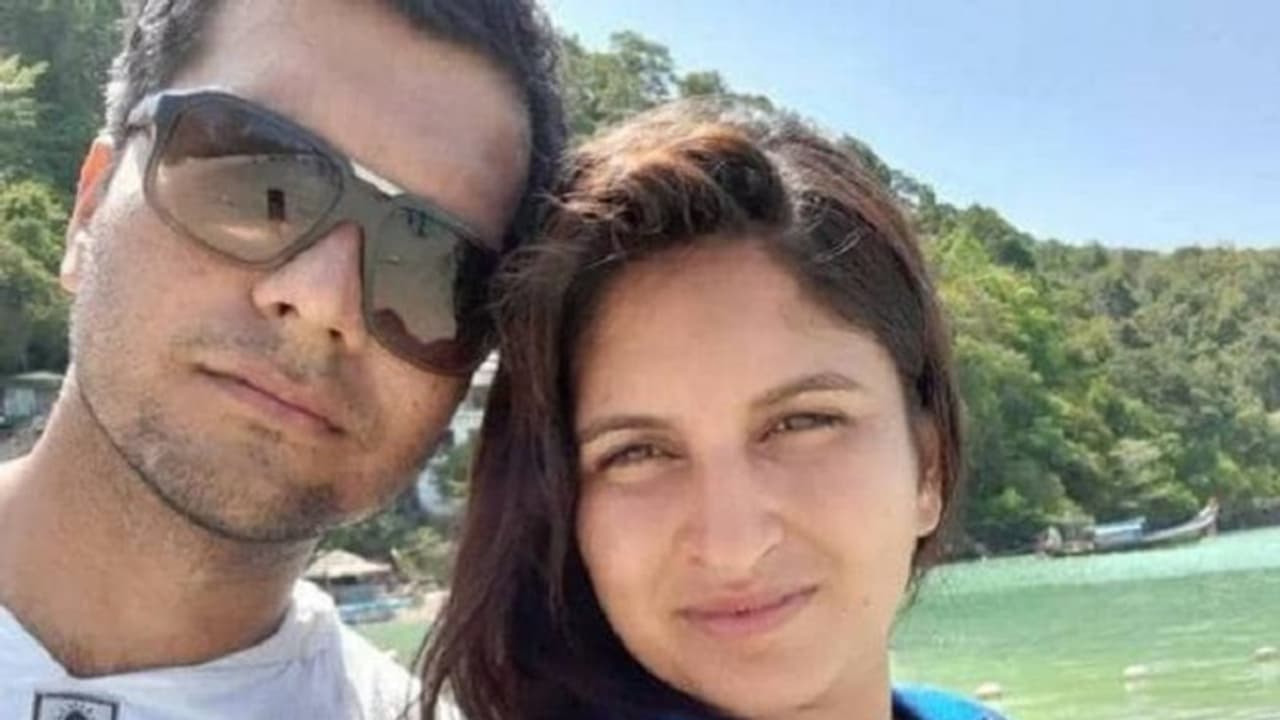 ಗಂಡ ಚಲಾಯಿಸ್ತಿದ್ದ ವಿಮಾನ ನಾಪತ್ತೆಯಾಗೋದನ್ನು ಕಣ್ಣಾರೆ ಕಂಡಿದ್ದ ಹೆಂಡತಿ ಗಂಡ ಚಲಾಯಿಸ್ತಿದ್ದ ವಿಮಾನ ನಾಪತ್ತೆಯಾಗೋದನ್ನು ಕಣ್ಣಾರೆ ಕಂಡಿದ್ದ ಹೆಂಡತಿ