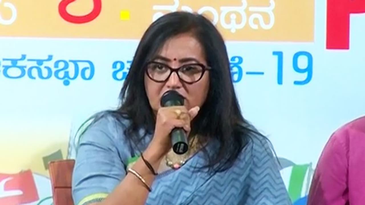 ಮಂಡ್ಯದಲ್ಲಿ ಮುಂದುವರೆದ ಸುಮಲತಾ v/s ಜೆಡಿಎಸ್ ಸಮರ, ಗುದ್ದಲಿ ಪೂಜೆ ಮಾಡದೆ ವಾಪಸ್!