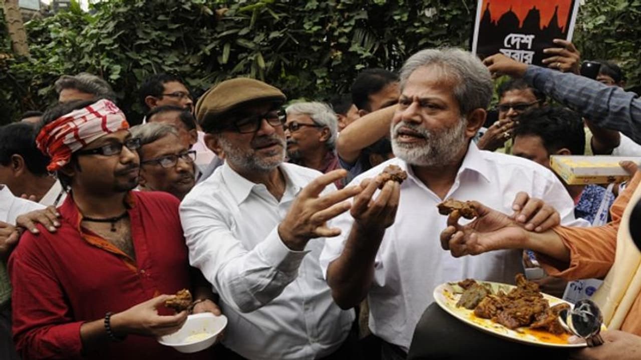 খাস কলকাতায় গোরক্ষকের ভয়! নাম বদলে শহরে গো মাংসের উৎসব খাস কলকাতায় গোরক্ষকের ভয়! নাম বদলে শহরে গো মাংসের উৎসব