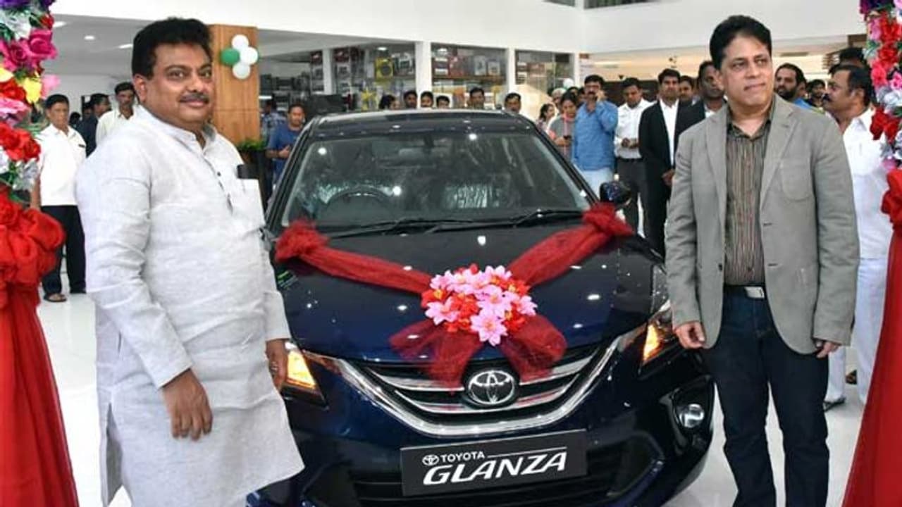 ಟೊಯೋಟಾದ ಹೊಸ ಕಾರು ಗ್ಲಾಂಜಾ ಬಿಡುಗಡೆ ಟೊಯೋಟಾದ ಹೊಸ ಕಾರು ಗ್ಲಾಂಜಾ ಬಿಡುಗಡೆ