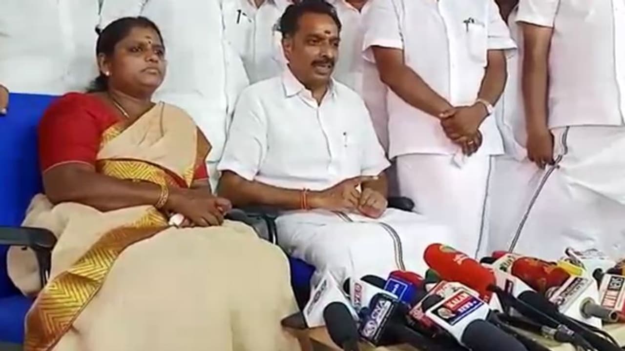 அ.தி.மு.க.வும், அறுபது அமாவாசைகளும்: தெறிக்கவிட்ட தமிழக அமைச்சர். அ.தி.மு.க.வும், அறுபது அமாவாசைகளும்: தெறிக்கவிட்ட தமிழக அமைச்சர்.