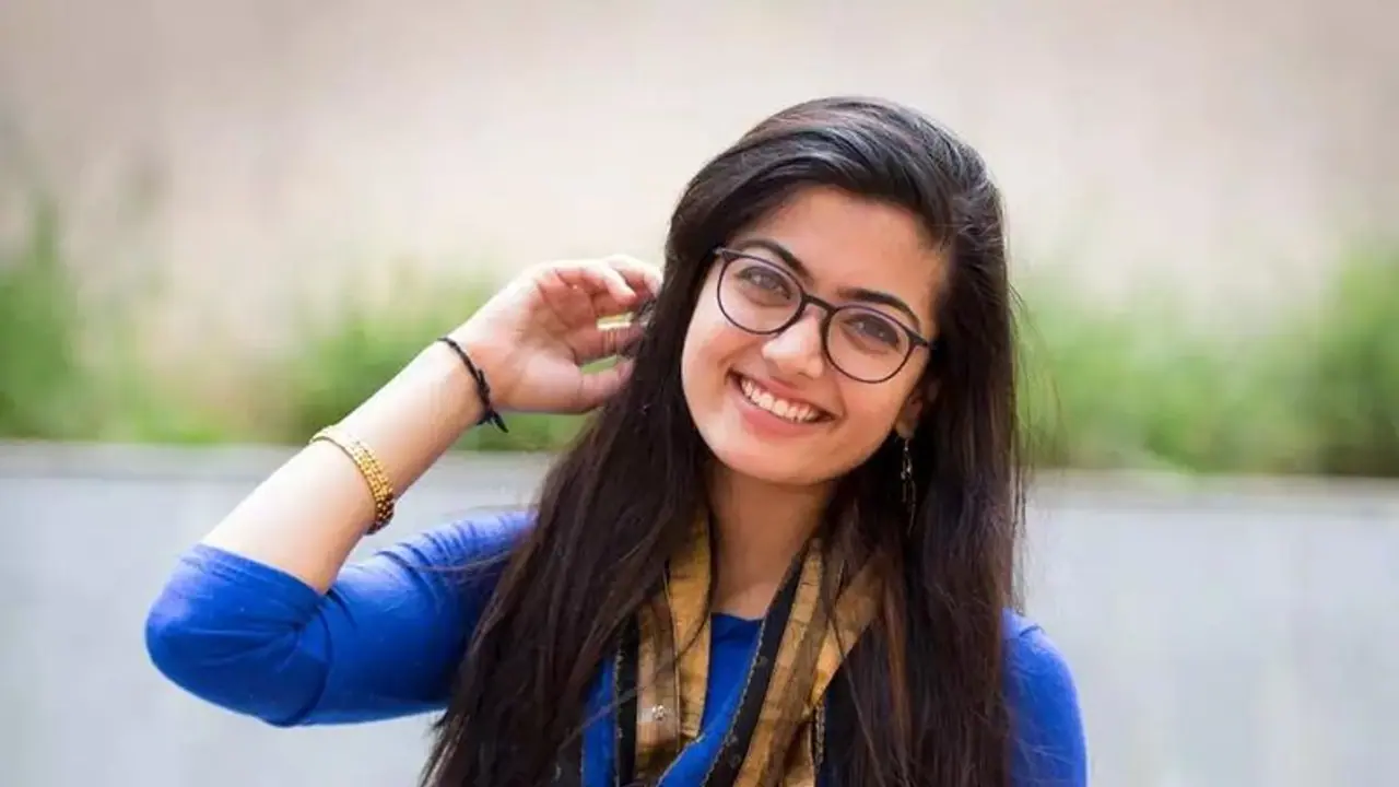 రష్మిక కూడా సమంతలాగే.. రంగస్థలం రిపీట్ చేస్తున్న సుకుమార్! రష్మిక కూడా సమంతలాగే.. రంగస్థలం రిపీట్ చేస్తున్న సుకుమార్!