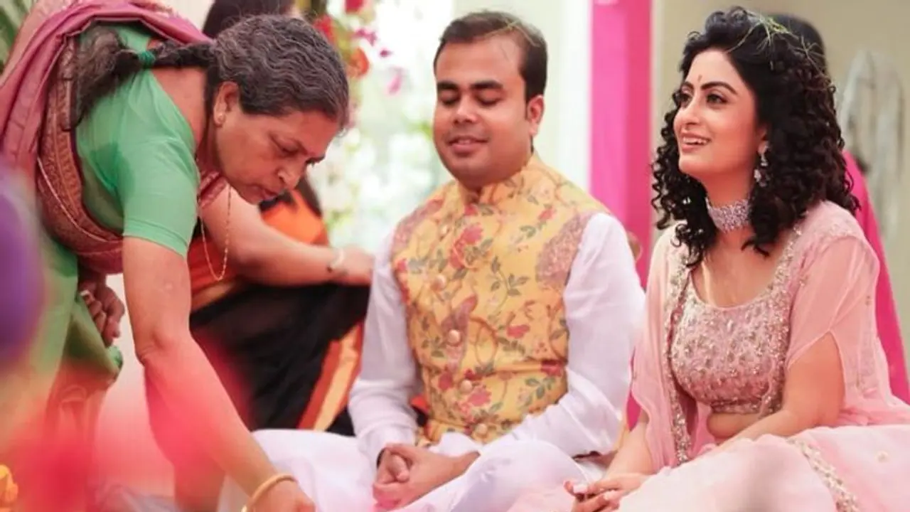 অঙ্কিতার প্রথম জামাই ষষ্ঠী! নতুন জামাইকে কী সারপ্রাইজ দেবেন টেলি অভিনেত্রীর মা অঙ্কিতার প্রথম জামাই ষষ্ঠী! নতুন জামাইকে কী সারপ্রাইজ দেবেন টেলি অভিনেত্রীর মা