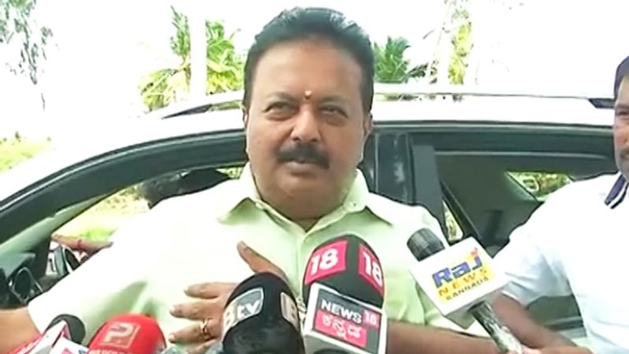 'ಮಂಡ್ಯದಲ್ಲಿ 7 ಸ್ಥಾನ ಗೆಲ್ಲಿಸಿದ್ದ ಮತದಾರರಿಗೆ ಈಗ ಅರಿವಾಗಿದೆ' 'ಮಂಡ್ಯದಲ್ಲಿ 7 ಸ್ಥಾನ ಗೆಲ್ಲಿಸಿದ್ದ ಮತದಾರರಿಗೆ ಈಗ ಅರಿವಾಗಿದೆ'