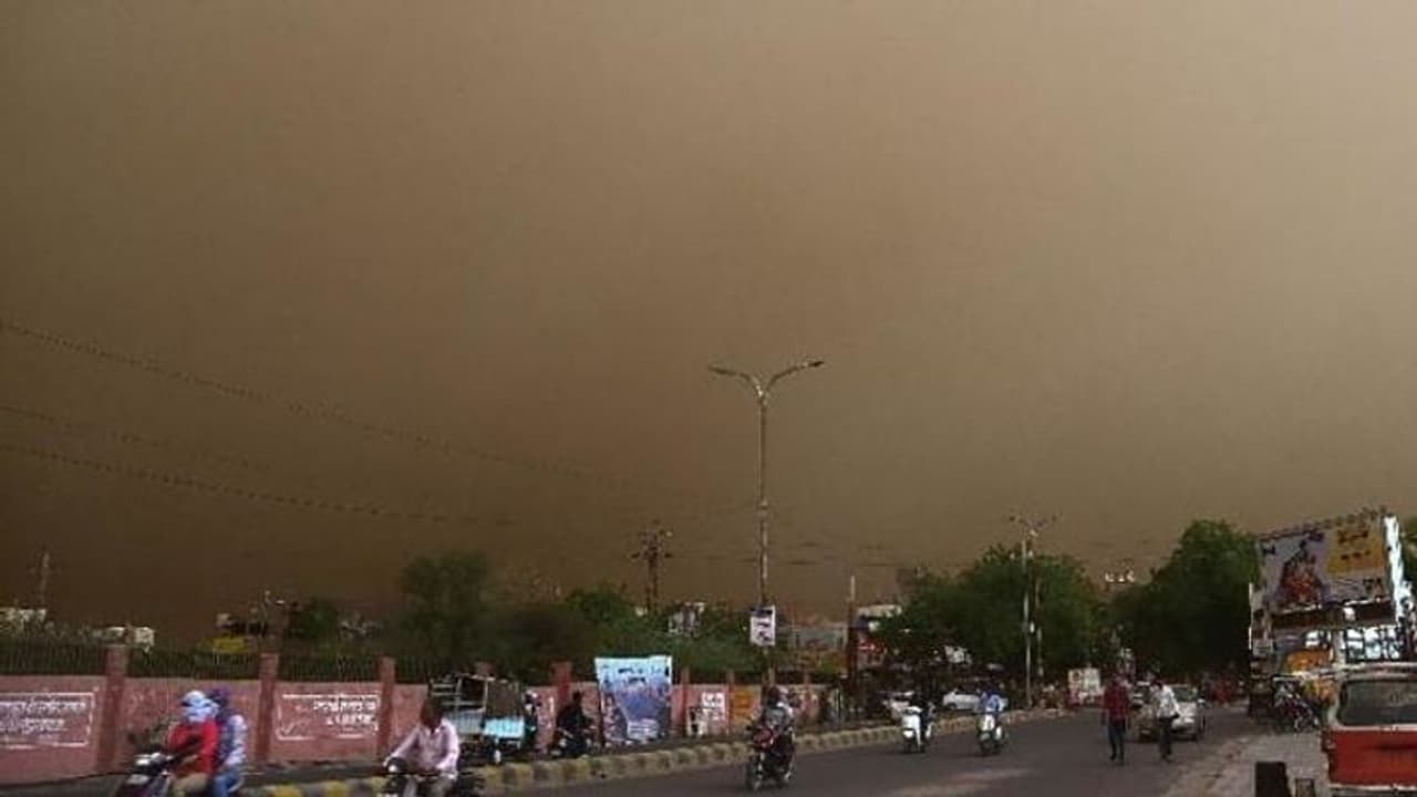 यूपी में आंधी तूफान से 19 लोगों की मौत, 48 घायल