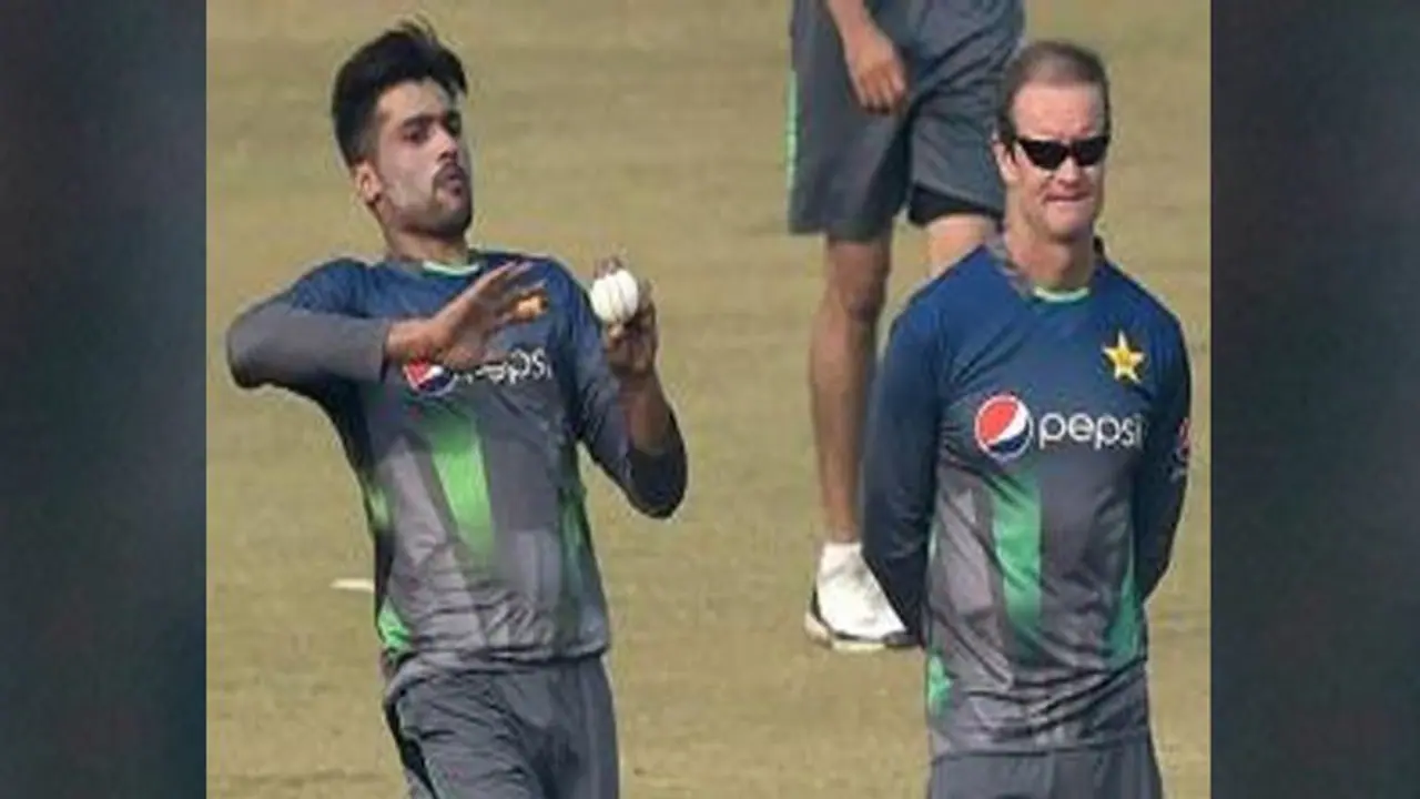 విండీస్ చేతిలో పరాభవం, ఇంగ్లాండ్ పై ఘన విజయం...ఎలా సాధ్యమంటే: పాక్ కోచ్ విండీస్ చేతిలో పరాభవం, ఇంగ్లాండ్ పై ఘన విజయం...ఎలా సాధ్యమంటే: పాక్ కోచ్