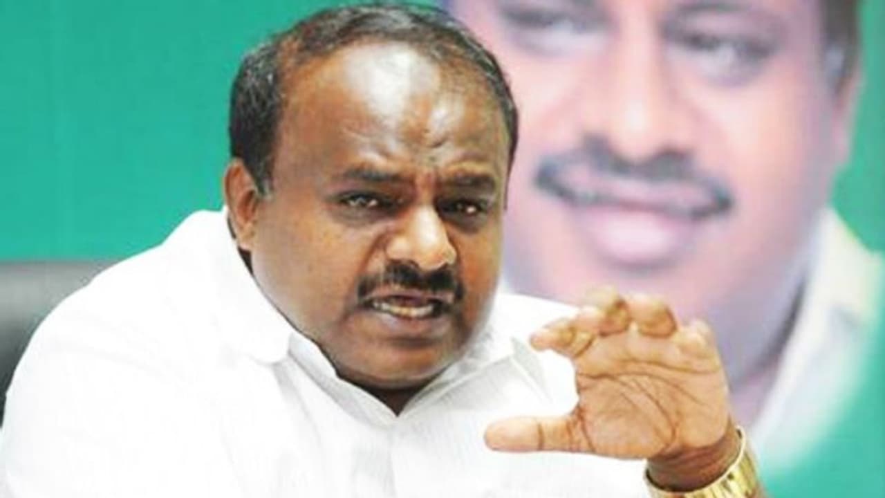 ತಿಂಗಳೊಳಗಾಗಿ ನೆರೆ ಸಂತ್ರಸ್ತರಿಗೆ ಪರಿಹಾರ ನೀಡಲಿ: ಎಚ್ಡಿಕೆ ತಿಂಗಳೊಳಗಾಗಿ ನೆರೆ ಸಂತ್ರಸ್ತರಿಗೆ ಪರಿಹಾರ ನೀಡಲಿ: ಎಚ್ಡಿಕೆ