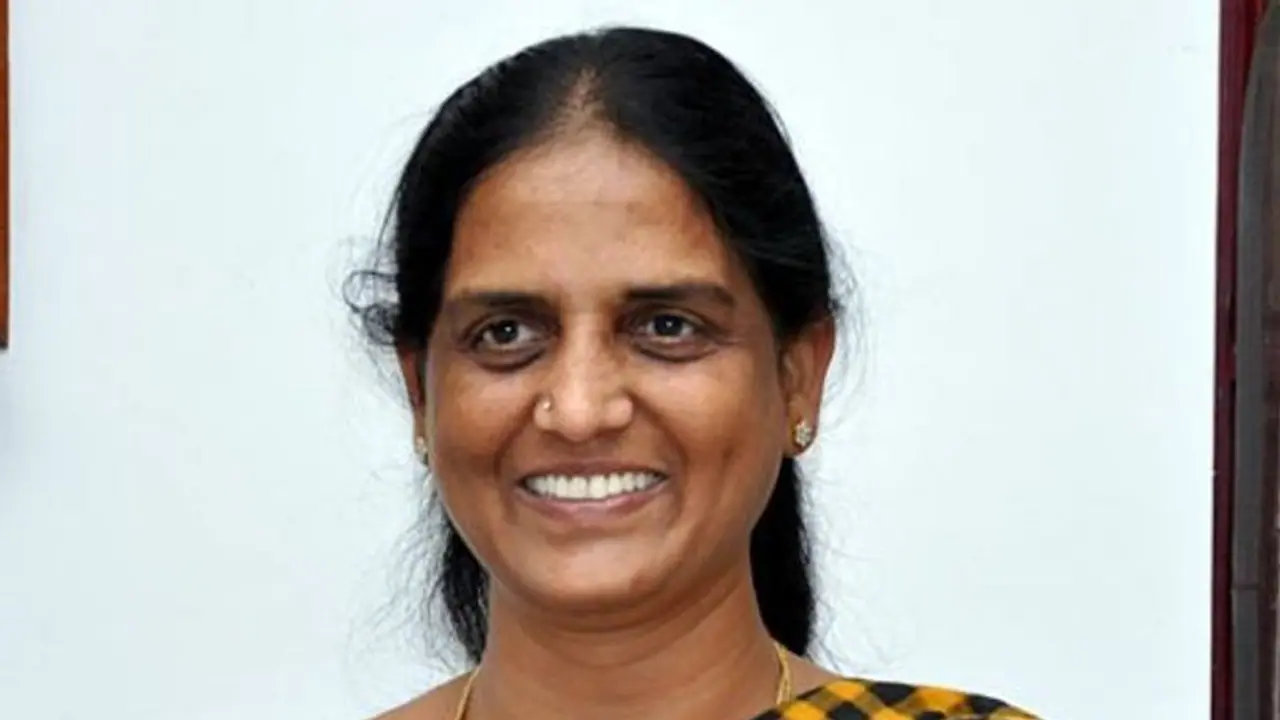 టెన్త్ విద్యార్థులకు గుడ్ న్యూస్: అందరినీ పాస్ చేసిన సబితా ఇంద్రారెడ్డి టెన్త్ విద్యార్థులకు గుడ్ న్యూస్: అందరినీ పాస్ చేసిన సబితా ఇంద్రారెడ్డి